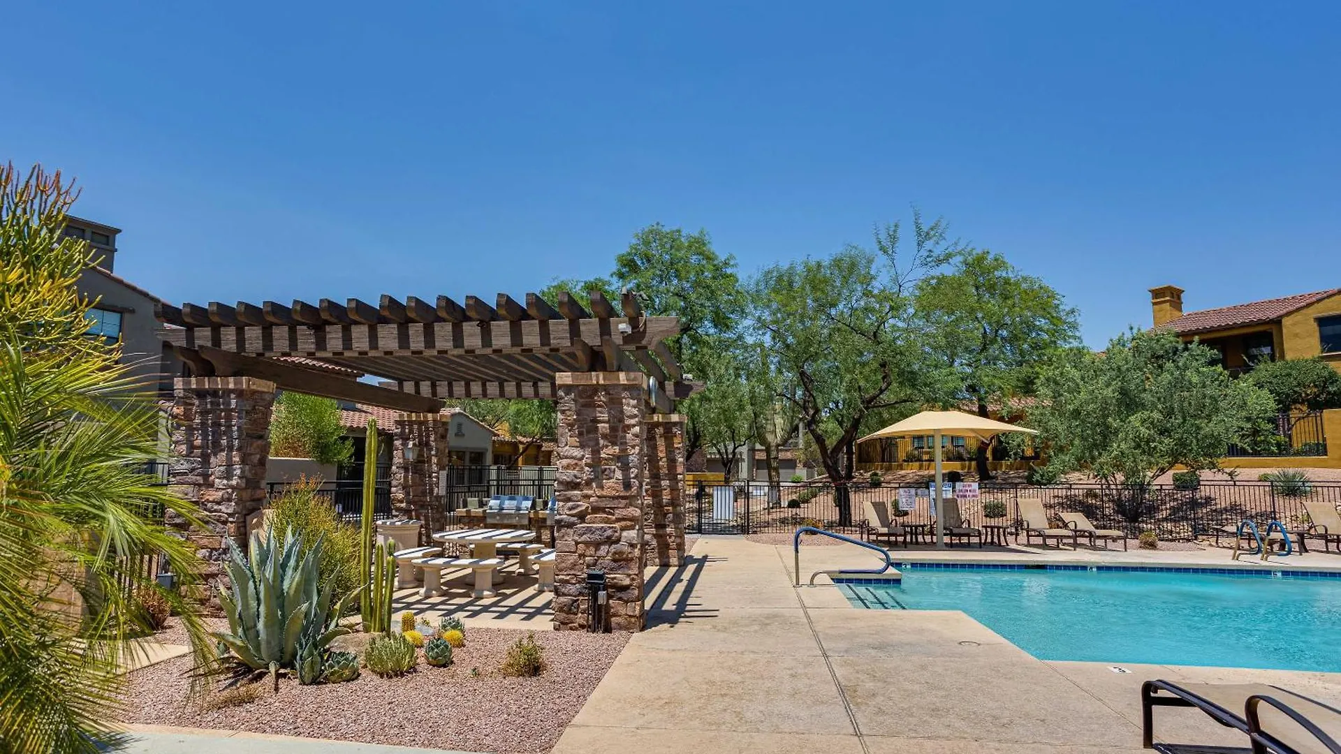87Th #1049 Scottsdale Vila